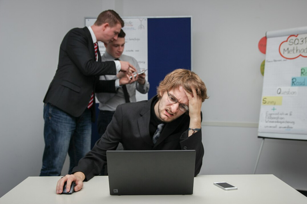 manager supporting employee